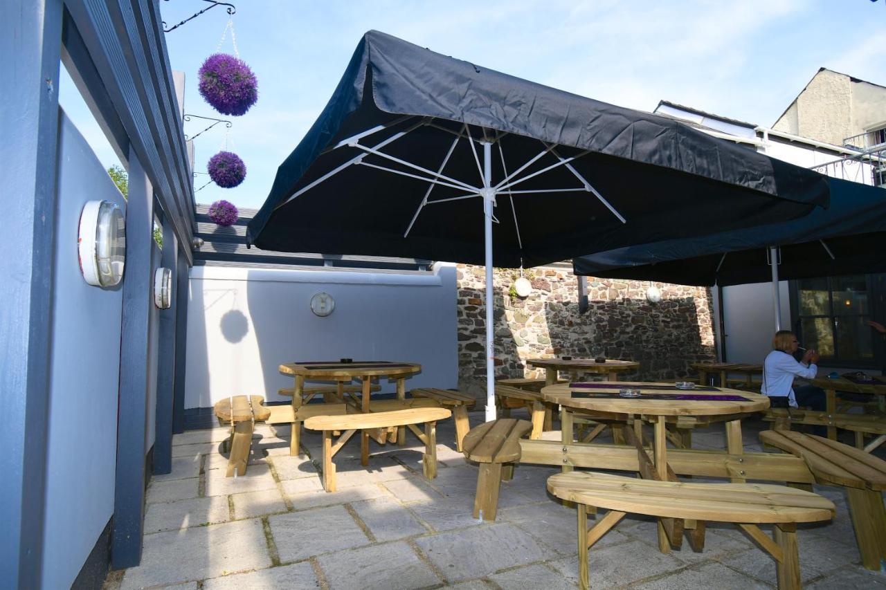 Rose And Crown Hotel Carmarthen Exterior foto